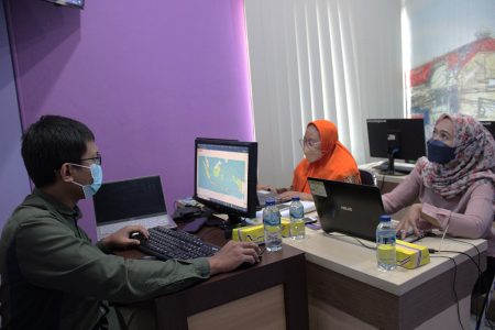 Pelatihan Teknologi Informasi Laboratorium Etimologi ITD Universitas Airlangga dan Politeknik Negeri Jember