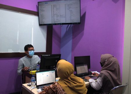 Pelatihan Web GIS Geographic Information System Laboratorium Etimologi ITD Universitas Airlangga dan Politeknik Negeri Jember
