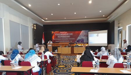In House Training Pengembangan Diri (Kepribadian) Pascasarjana Universitas Tadulako Palu Provinsi Sulawesi Tengah