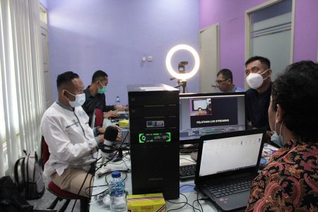 Pelatihan Pembelajaran Daring dengan Teknik Broadcasting Fakultas Kedokteran Universitas Jember