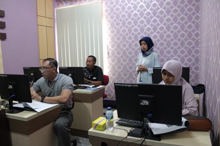 Pelatihan Teknologi Informasi Bagian Perekonomian dan Sumber Daya Alam Sekretariat Daerah Kabupaten Bojonegoro Provinsi Jawa Tengah