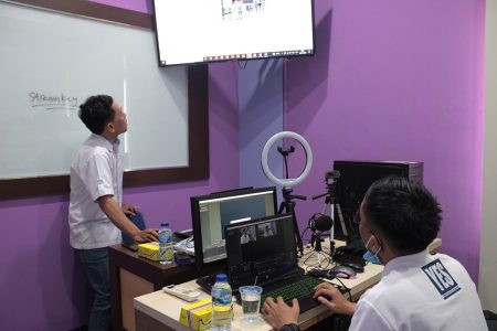 Pelatihan Teknik Broadcasting untuk Media Pembelajaran Fakultas Kehutanan Universitas Lancang Kuning Rumbai Pekanbaru