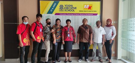 Pelatihan Pengembangan SDM materi Pelayanan Prima DPMPTSP Kabupaten Merauke di Gedung YES Jogja