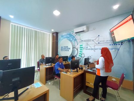 Pelatihan Perkantoran Elektronik Program Doktor Ilmu Hukum Fakultas Hukum Universitas Diponegoro Semarang Oktober 2023