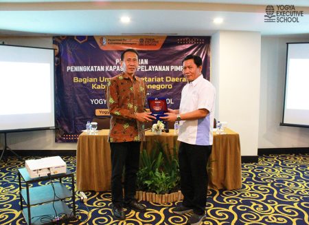 Pelatihan Pengembangan SDM materi Peningkatan Kapasitas Pelayanan Pimpinan Bagian Umum SETDA Kab Bojonegoro Juli 2024