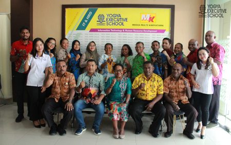 Pelatihan Teknologi Informasi materi Jurnalistik dan Teknik Broadcasting DISKOMINFO Kabupaten Mimika Juli 2024