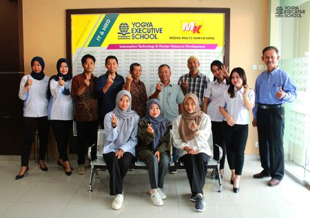 Pelatihan Teknologi Informasi materi Survey dan Evaluasi Lahan dengan GIS Politeknik Negeri Lampung Agustus 2024