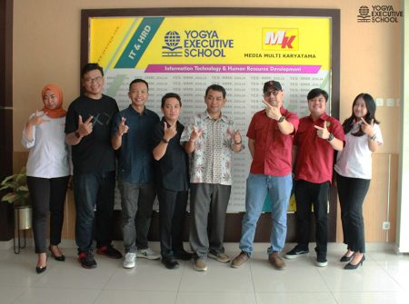 Pelatihan Teknologi Informasi materi Digital Marketing Rektorat Universitas Palangka Raya November 2024