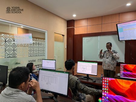 Pelatihan Teknologi Informasi materi Bimbingan Teknis Operator Komputer Muda (BNSP) Desember 2024