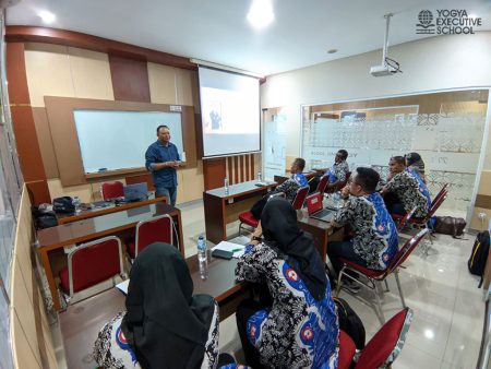 Pelatihan Perumusan Strategi Pengadaan konsolidasi pengadaan barang jasa UKPBJ Provinsi Jambi Oktober 2025