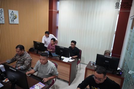 Pelatihan Desain Grafis bersertifikasi FIS Universitas Negeri Malang Desember 2025