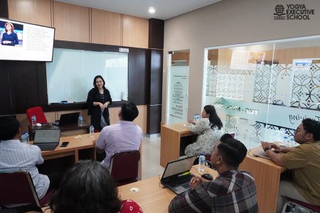 Pelatihan dan Sertifikasi Public Speaking FIS Universitas Negeri Malang Desember 2025