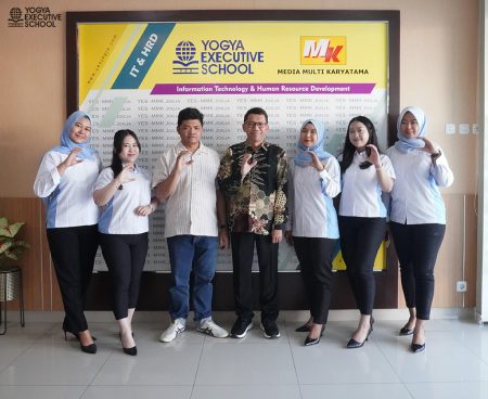 Pelatihan Teknologi Informasi materi Pengelolaan DC dan Visualisasi Dashboard dengan Looker Studio Juni 2026