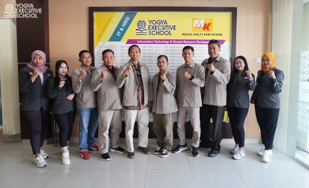 Pelatihan Teknologi Informasi materi Strategi Manajemen Media Sosial dan Promosi Digital Juli 2026