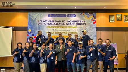 Pelatihan Teknologi Informasi materi Data Manajemen Staf (BNSP) Politeknik Negeri Kupang September 2026